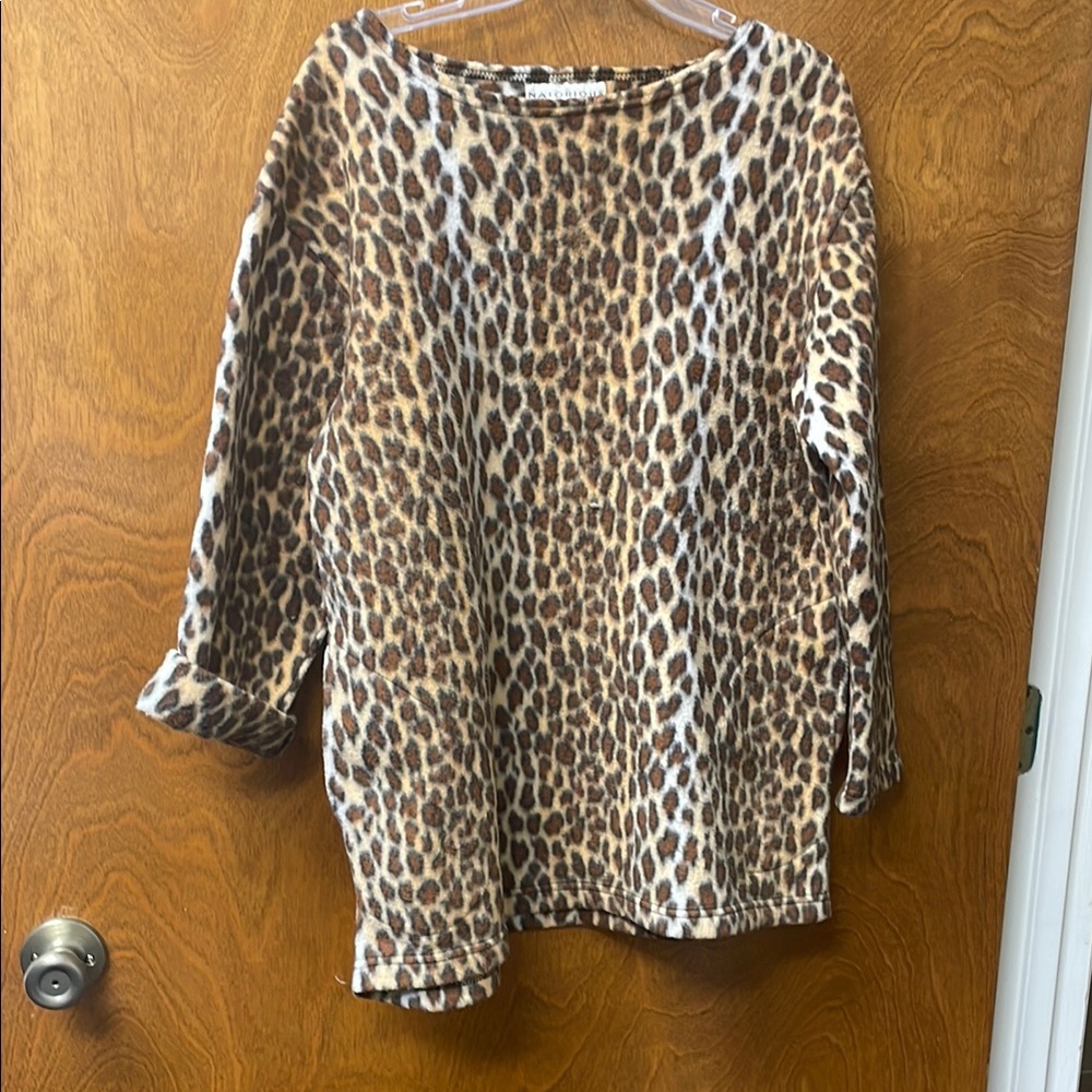 Chic Leopard Print Sweater